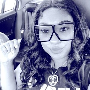 Meet your Posher, Alicia